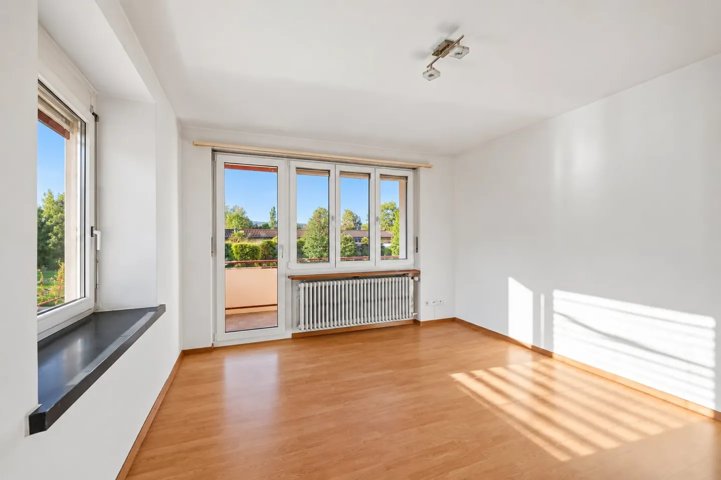 3-room apartment located at the edge of the forest, allowing for personal ideas. - Photo 4 of 13