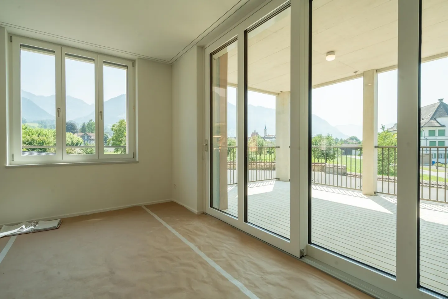 Stilvolle 2.5-Zimmer-Neubauwohnung mit Komfort und Aussicht - Foto 4 von 8