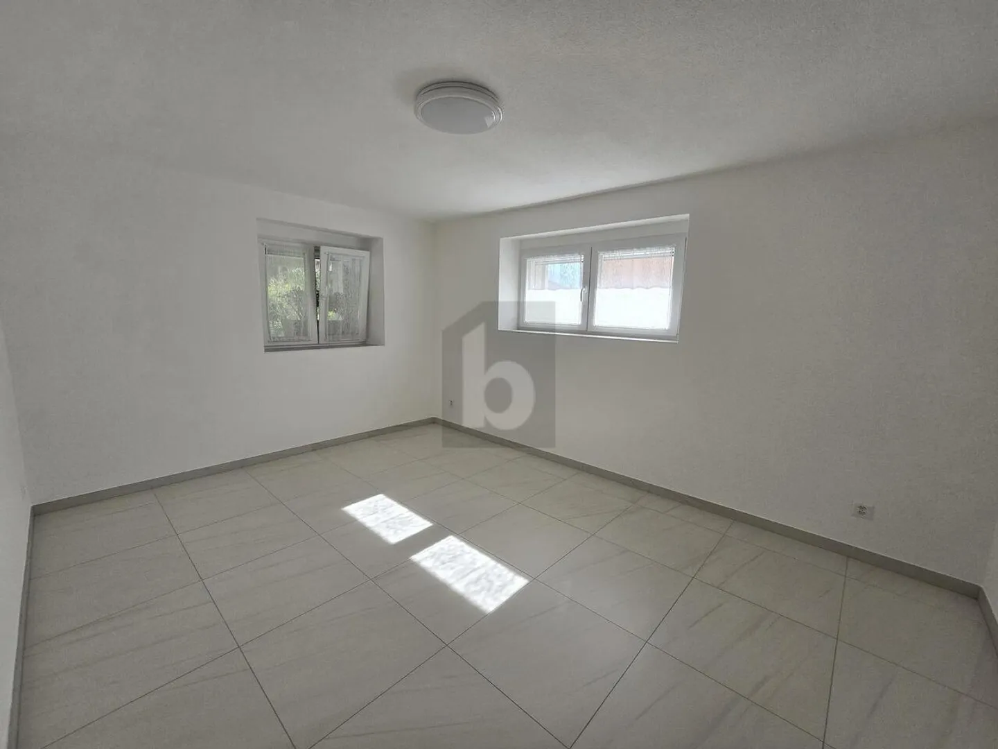 Appartamento moderno con giardino - Foto 4 di 6