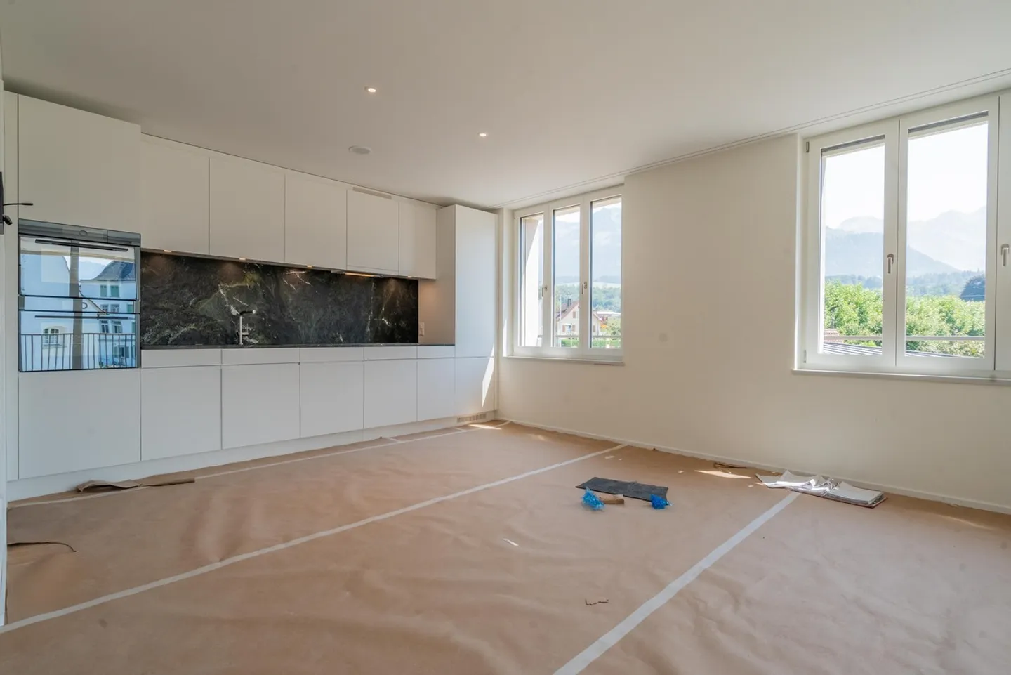 Stilvolle 2.5-Zimmer-Neubauwohnung mit Komfort und Aussicht - Foto 5 von 8