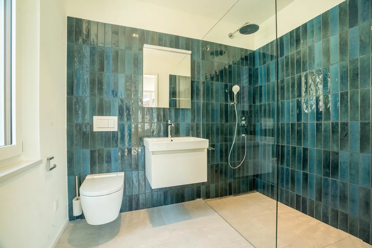 Stilvolle 2.5-Zimmer-Neubauwohnung mit Komfort und Aussicht - Foto 6 von 8