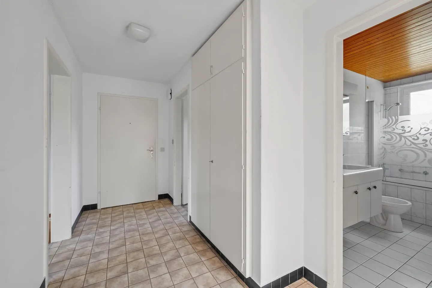 3-room apartment located at the edge of the forest, allowing for personal ideas. - Photo 9 of 13