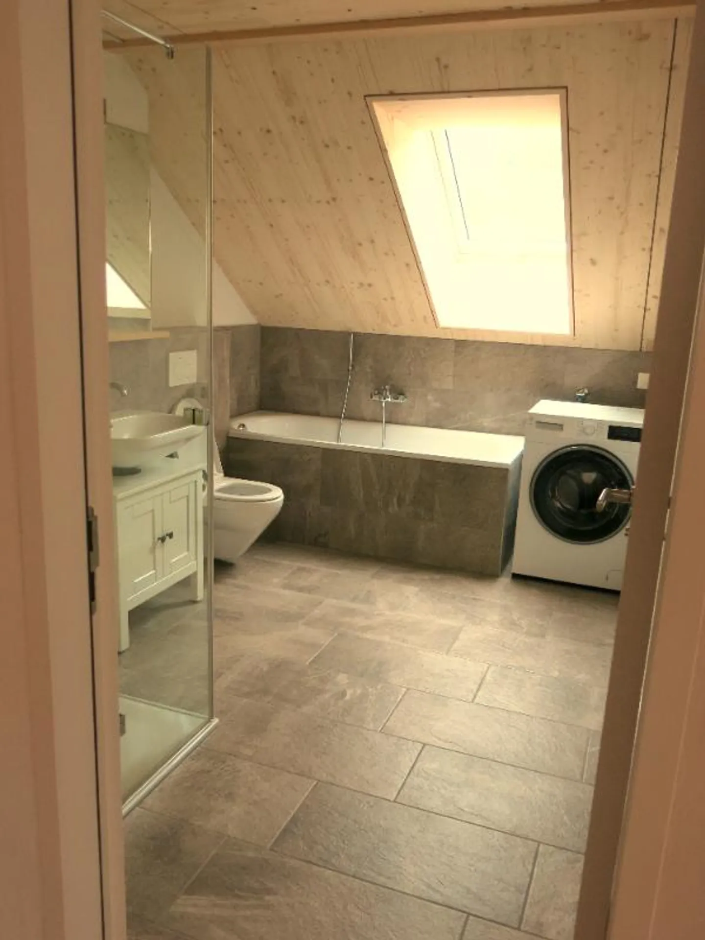 2.5 Room Attic Apartment - Photo 4 of 5