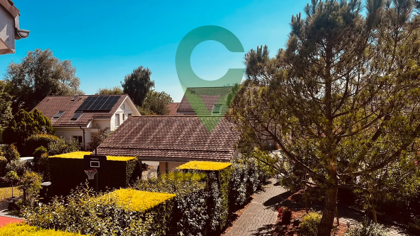 SPACIOUS 4.5-ROOM DUPLEX NEAR GENEVA IN A GREEN ENVIRONMENT - Photo 1 of 15