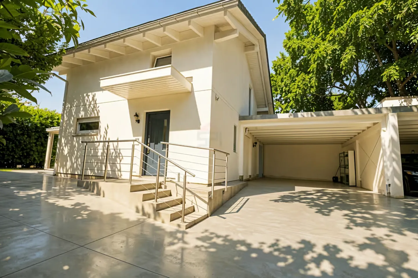 Charming semi-detached house with 5 rooms and a beautiful private garden - Photo 1 of 10