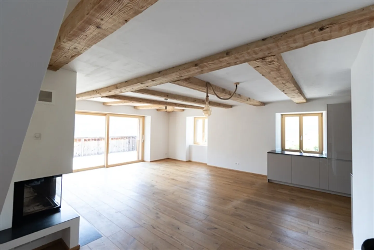 Second residence 5.5-room penthouse apartment with panoramic view - Photo 3 of 19