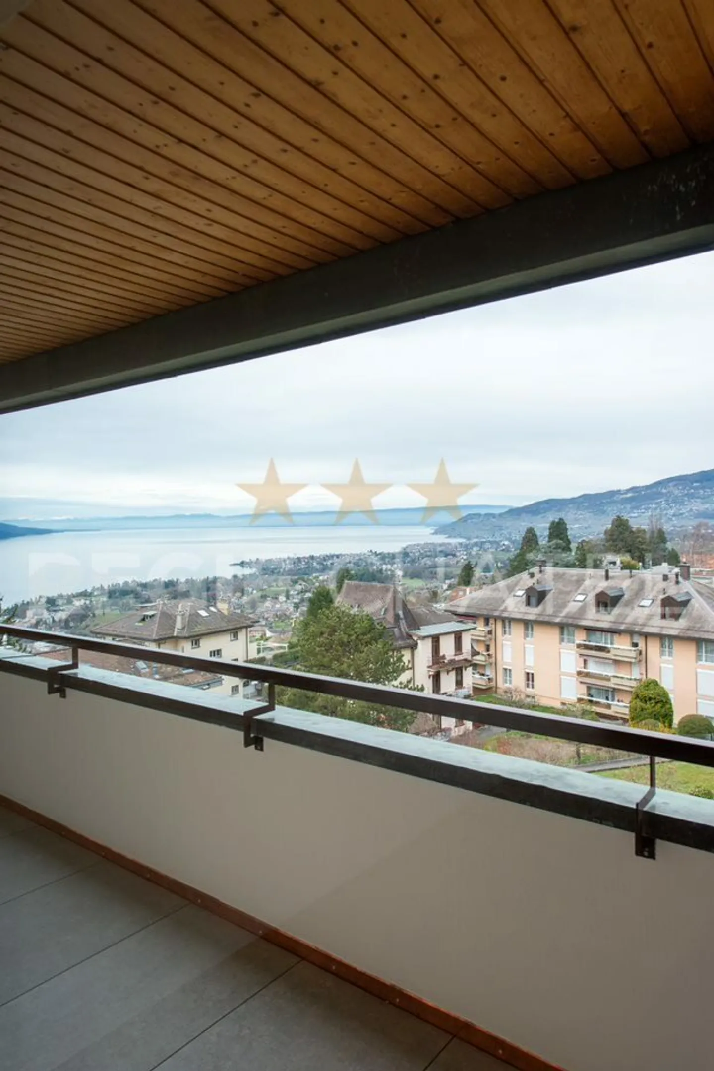 Appartement spacieux avec vue lac - Photo 2 sur 11