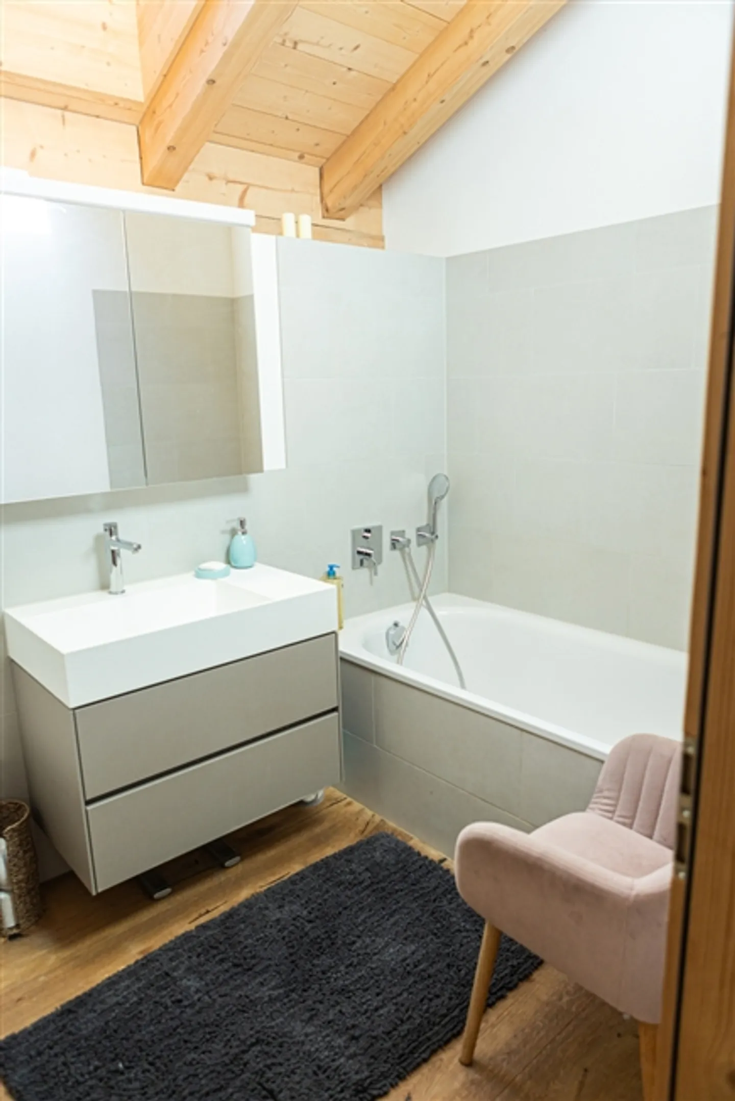 Second residence 5.5-room penthouse apartment with panoramic view - Photo 11 of 19