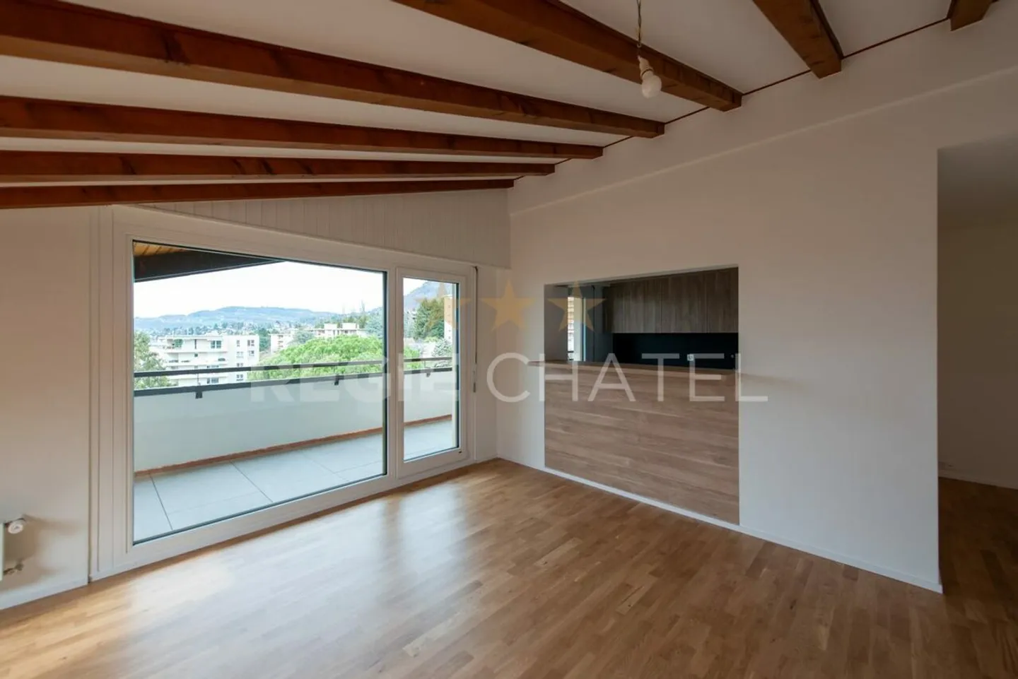 Appartement spacieux avec vue lac - Photo 3 sur 11