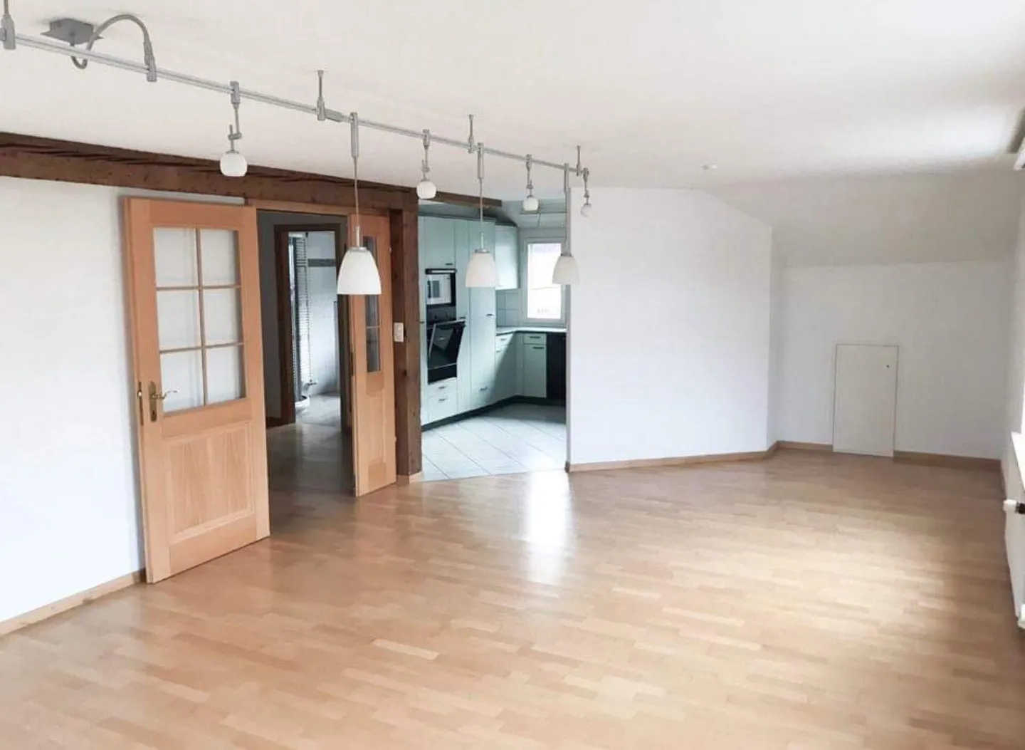 Appartement en duplex de 3,5 pièces incluant une place de parking - Photo 2 sur 9