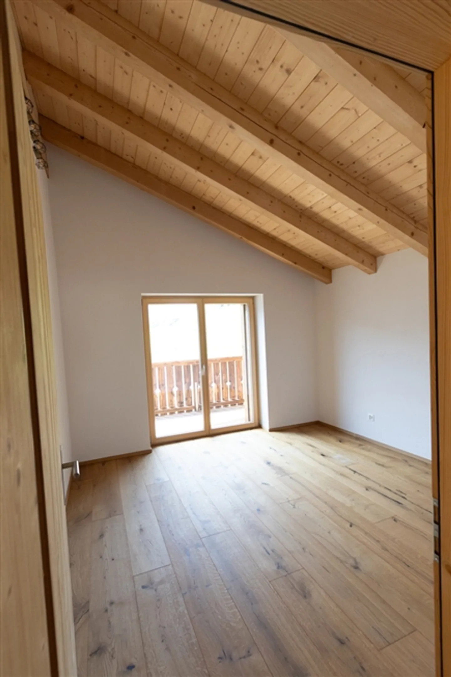 Second residence 5.5-room penthouse apartment with panoramic view - Photo 7 of 19