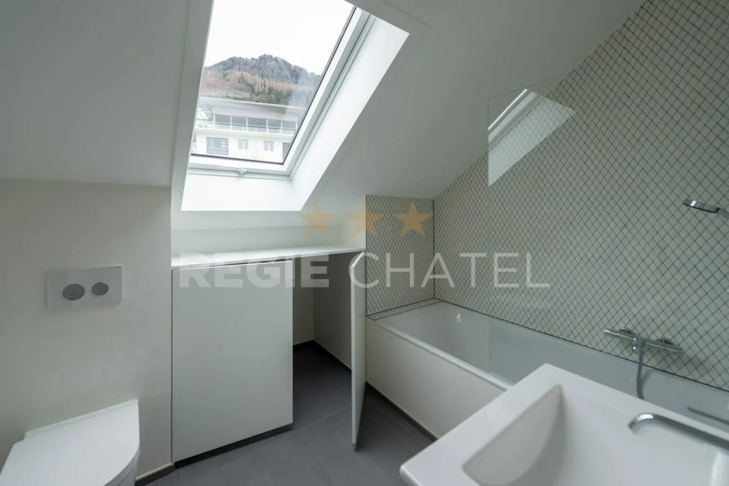 Appartement spacieux avec vue lac - Photo 9 sur 11