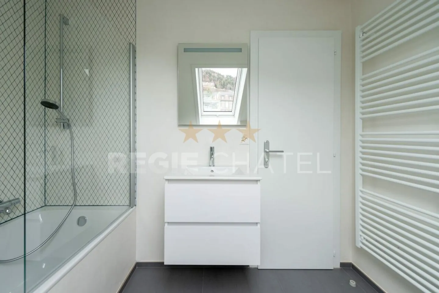 Appartement spacieux avec vue lac - Photo 10 sur 11