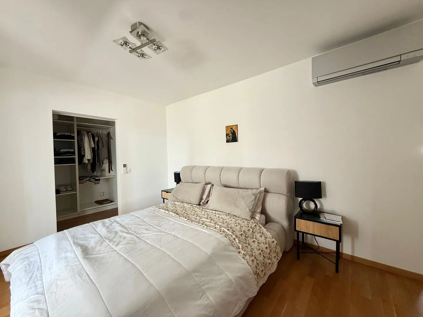 Neu gebaut • Über 200 m² private Terrassen • Jacuzzi • Panoramablick • 3 Parkplätze - Foto 5 von 7