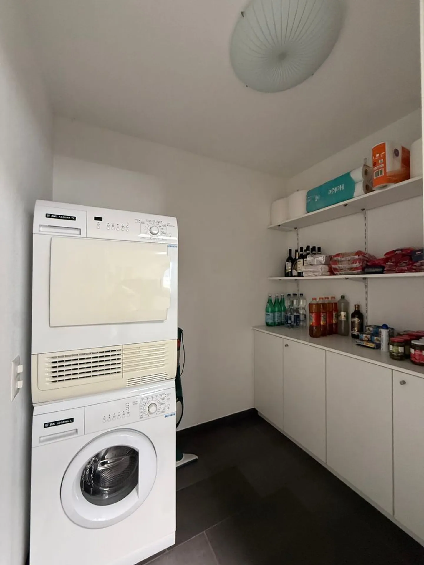 Neu gebaut • Über 200 m² private Terrassen • Jacuzzi • Panoramablick • 3 Parkplätze - Foto 7 von 7