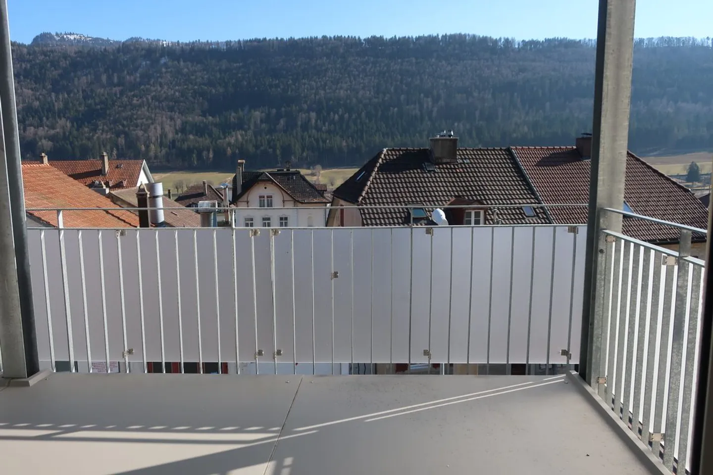 Appartement spacieux de 4 pièces avec grand balcon à louer - Photo 5 sur 5