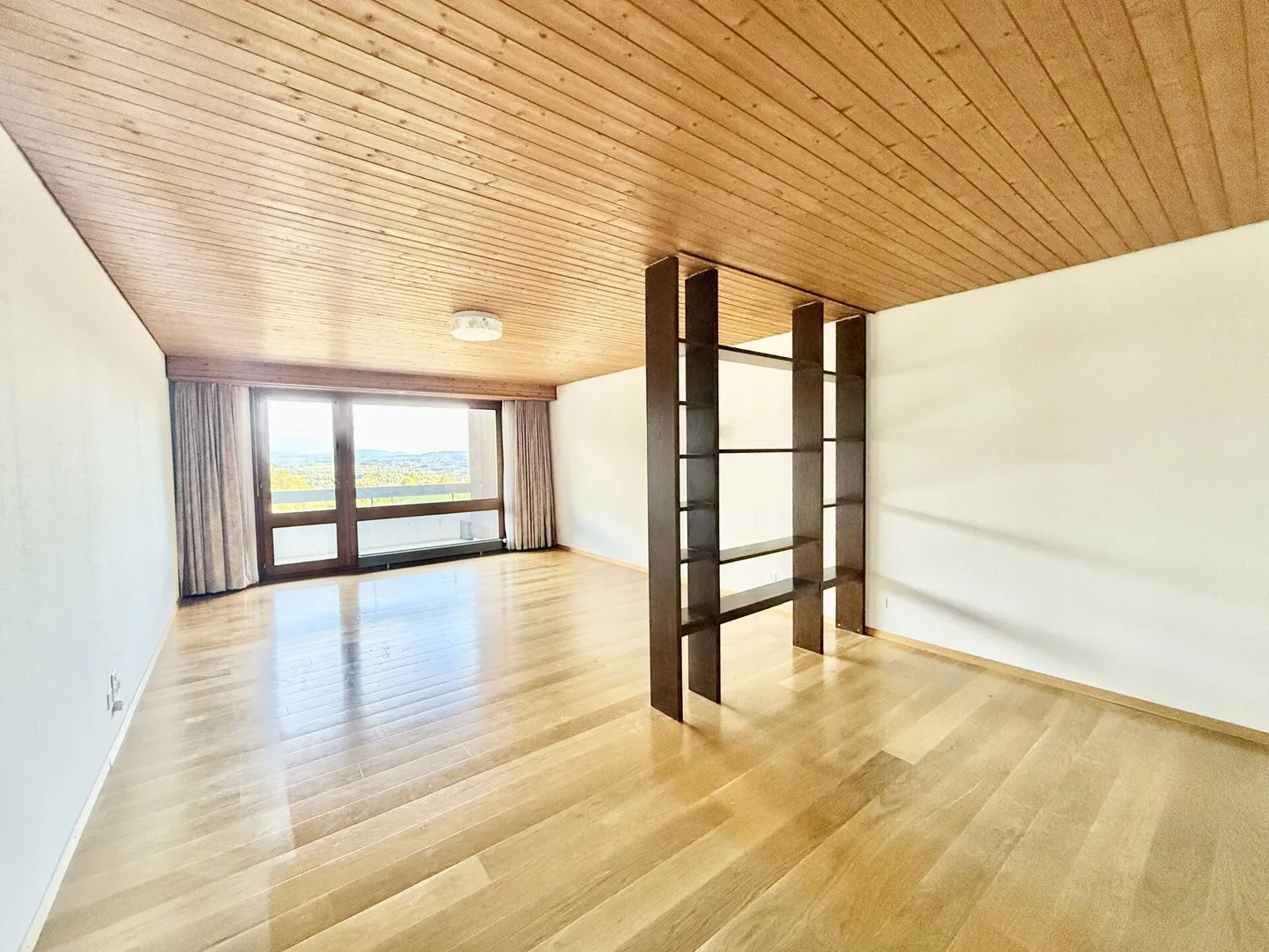 Spacious 1.5-room apartment with breathtaking views - Photo 2 of 4