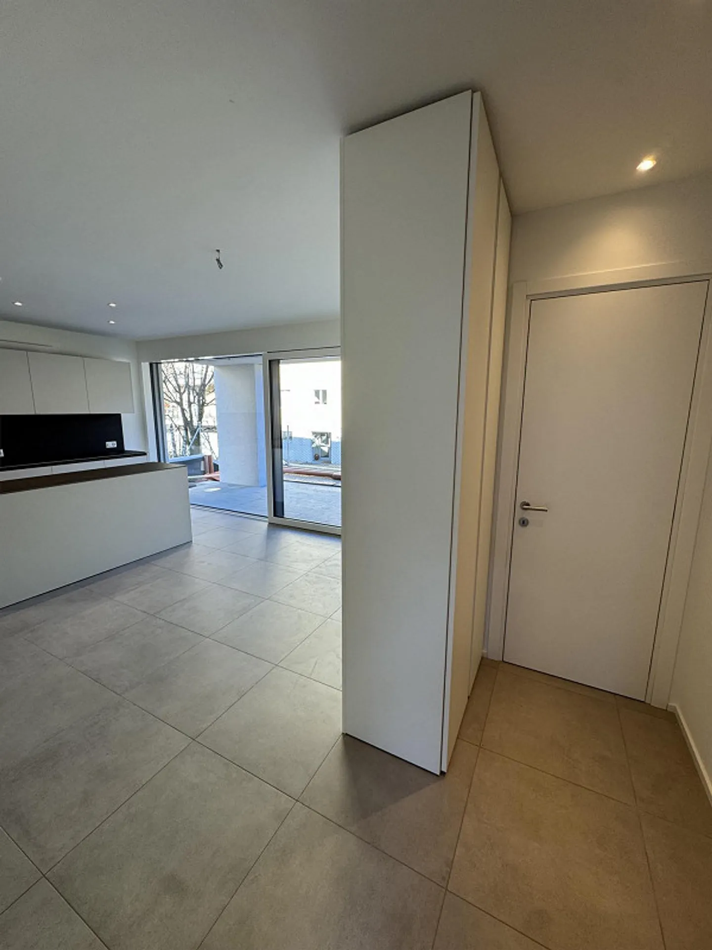LETZTE MODERNE 4.5-ZIMMER-DUPLEX-WOHNUNG MIT PRIVATGARTEN - Foto 2 von 16