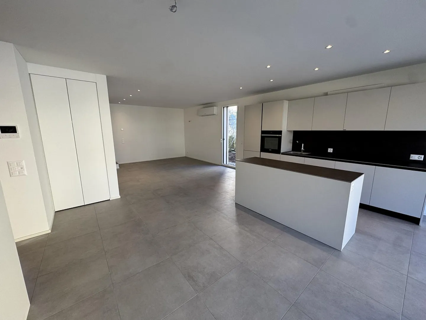 LETZTE MODERNE 4.5-ZIMMER-DUPLEX-WOHNUNG MIT PRIVATGARTEN - Foto 3 von 16
