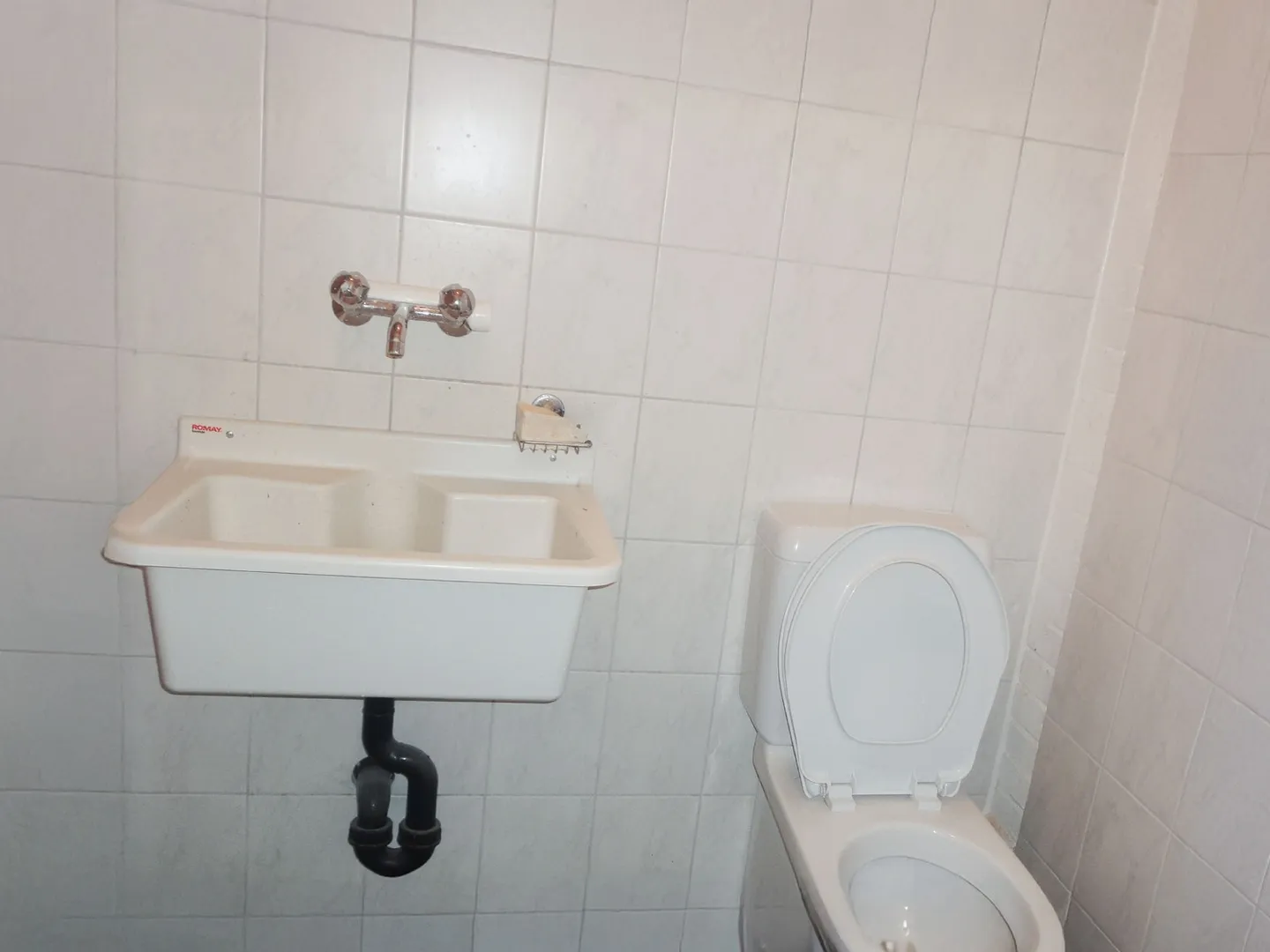 Great commercial/office/workshop/storage in the center - Photo 2 of 4