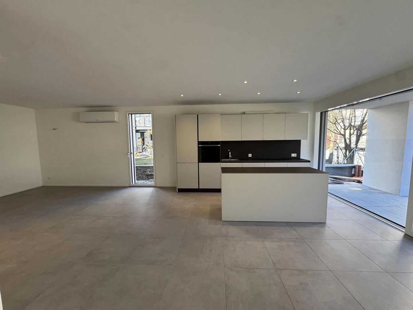 LETZTE MODERNE 4.5-ZIMMER-DUPLEX-WOHNUNG MIT PRIVATGARTEN - Foto 4 von 16