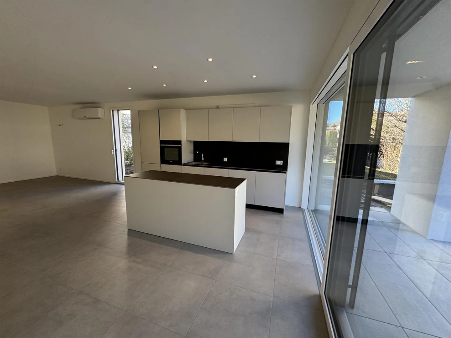 LETZTE MODERNE 4.5-ZIMMER-DUPLEX-WOHNUNG MIT PRIVATGARTEN - Foto 5 von 16
