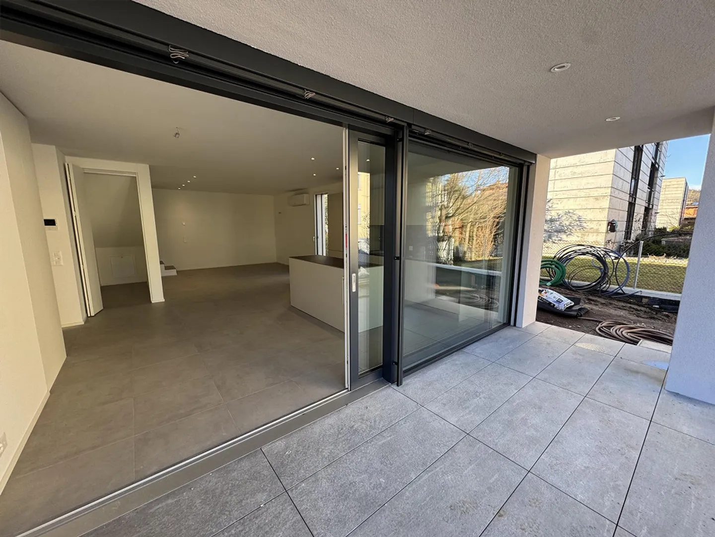 LETZTE MODERNE 4.5-ZIMMER-DUPLEX-WOHNUNG MIT PRIVATGARTEN - Foto 8 von 16