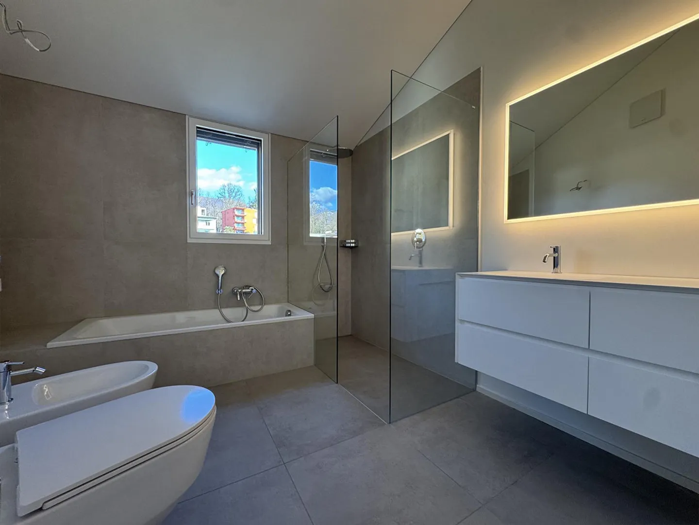 LETZTE MODERNE 4.5-ZIMMER-DUPLEX-WOHNUNG MIT PRIVATGARTEN - Foto 12 von 16