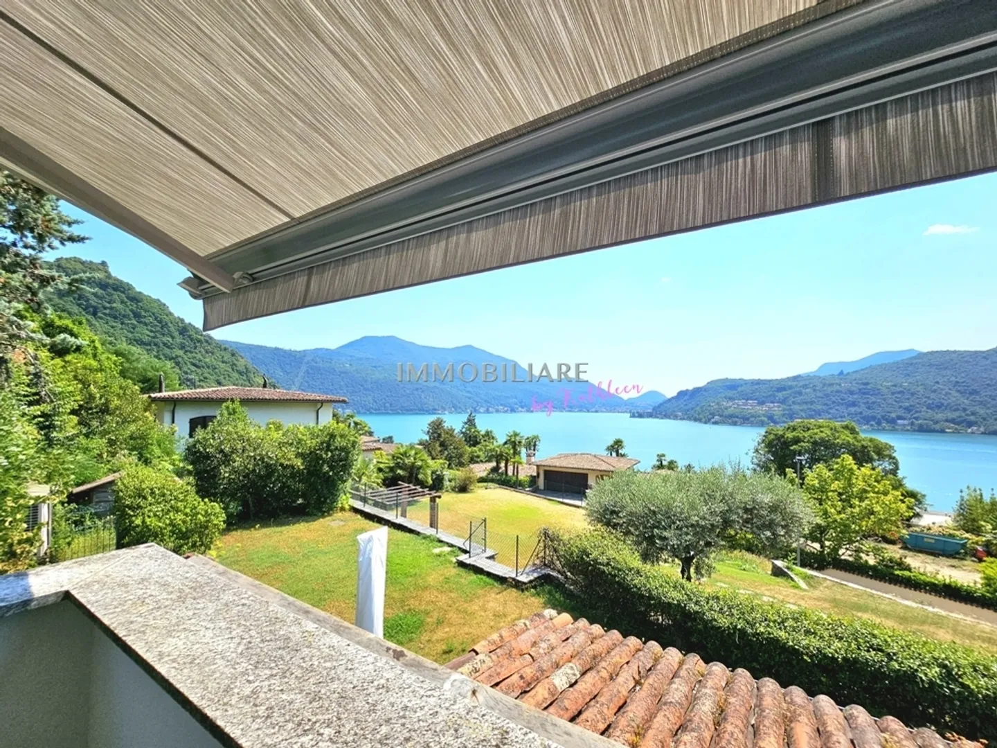 Wohnung in einer Villa im ersten Stock mit schöner Terrasse und Seeblick - Foto 2 von 13