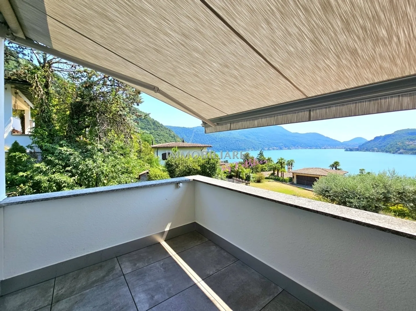 Wohnung in einer Villa im ersten Stock mit schöner Terrasse und Seeblick - Foto 3 von 13