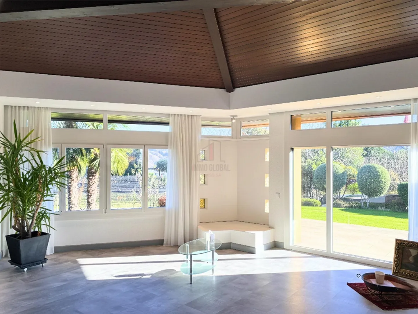 A Jewel Immersed in Green - Photo 2 of 13