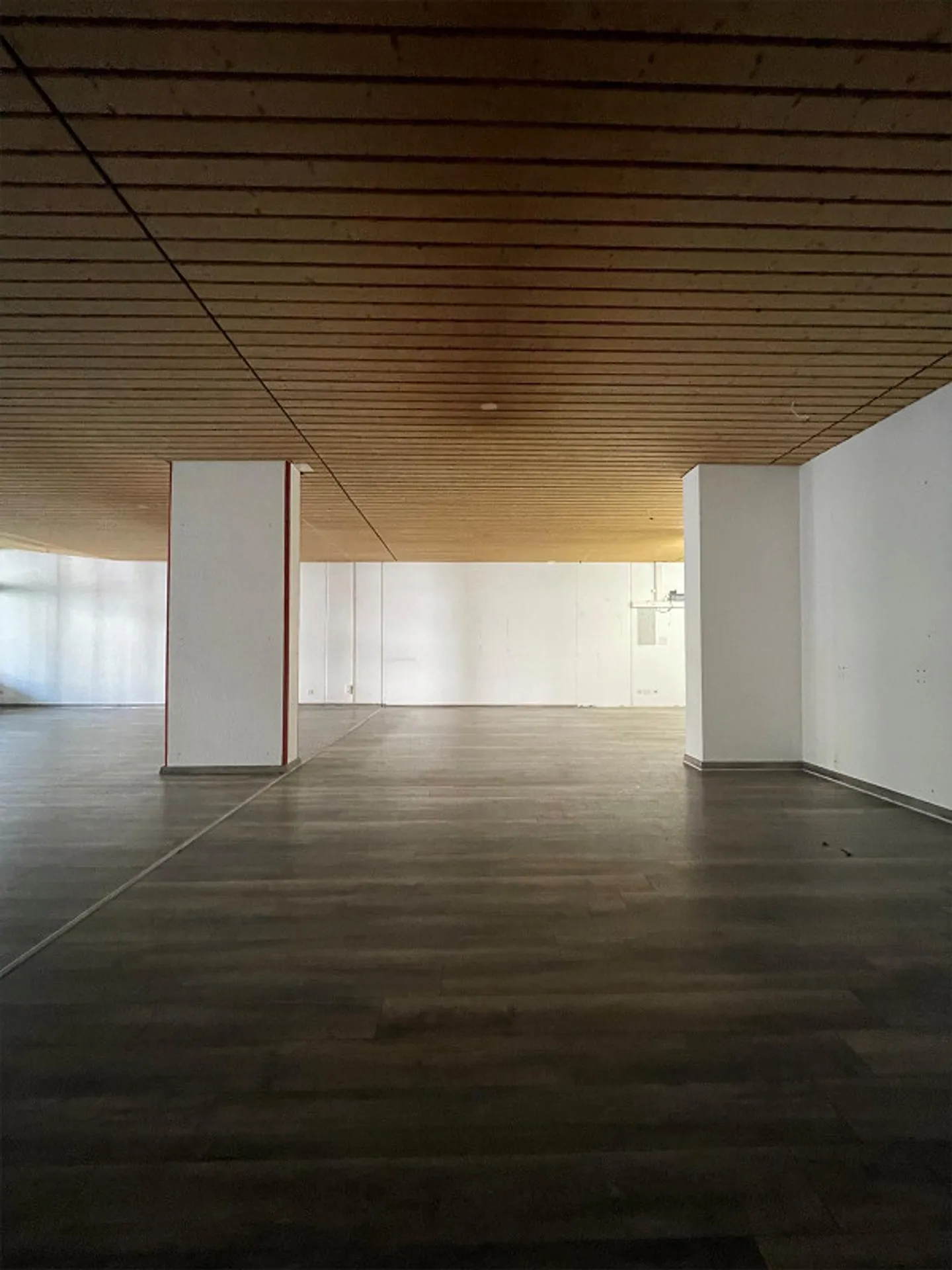 Spazio commerciale flessibile di 120 m2 in una posizione ad alto traffico - Foto 6 di 13