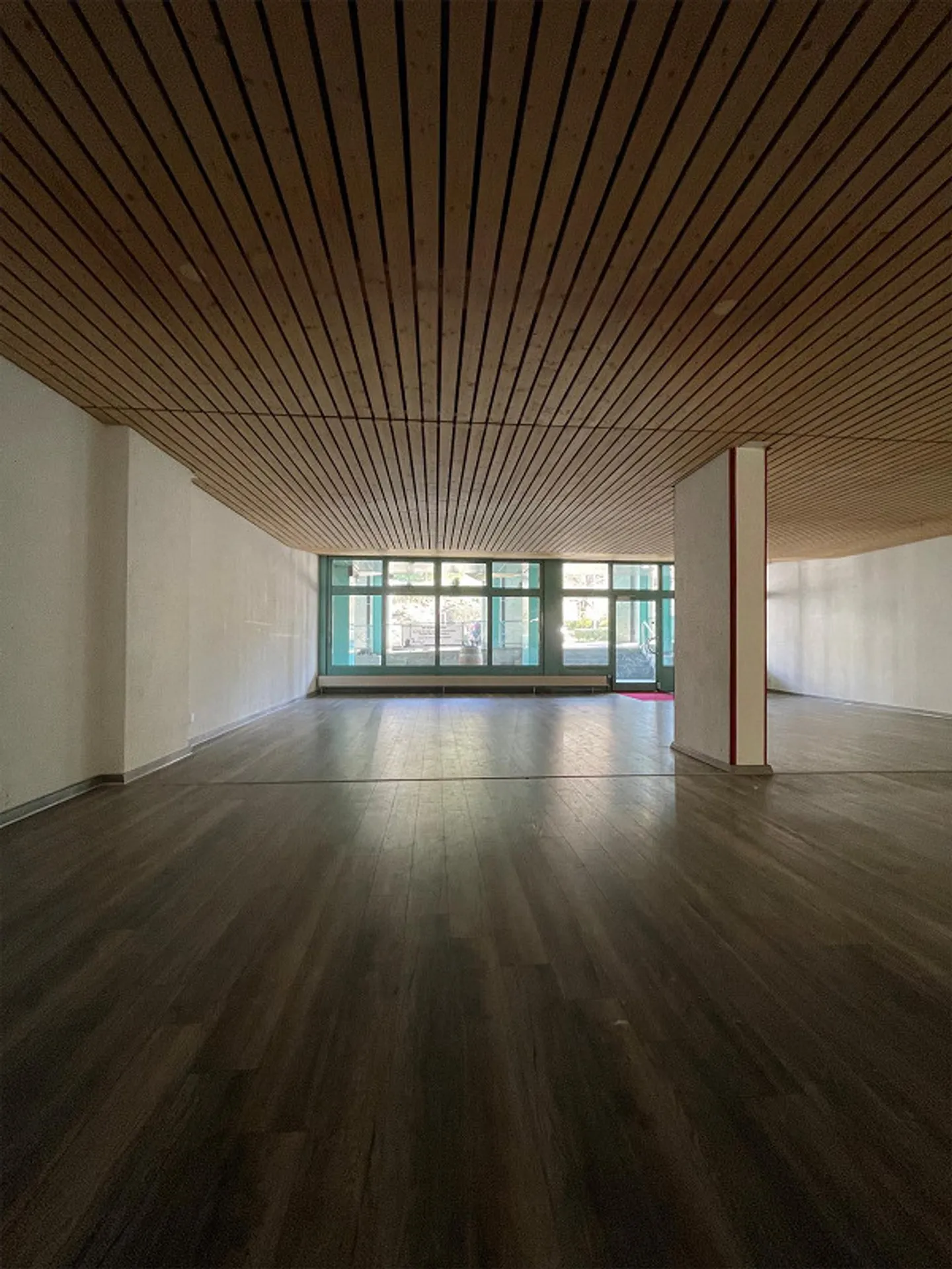 Spazio commerciale flessibile di 120 m2 in una posizione ad alto traffico - Foto 7 di 13