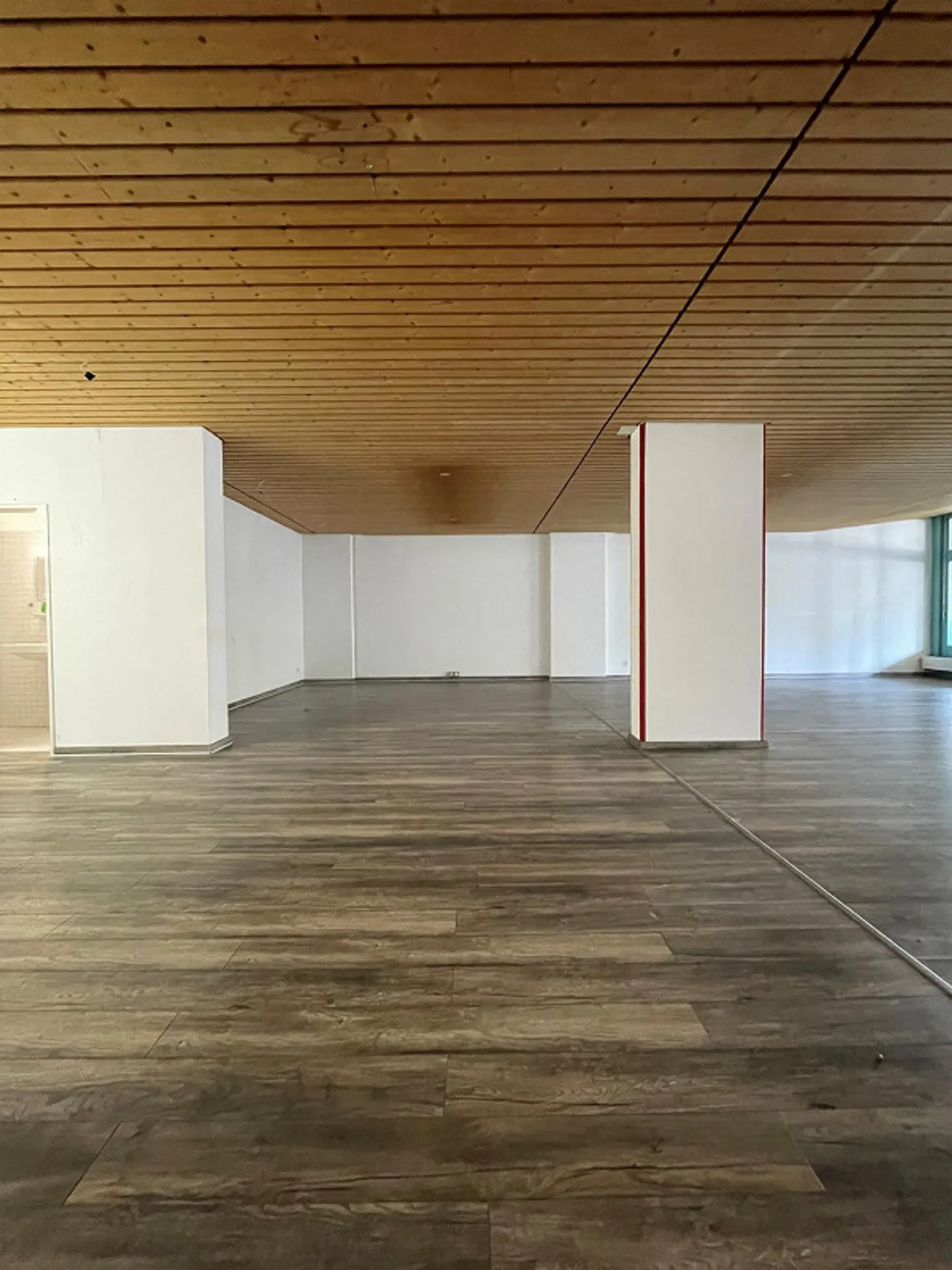 Spazio commerciale flessibile di 120 m2 in una posizione ad alto traffico - Foto 10 di 13