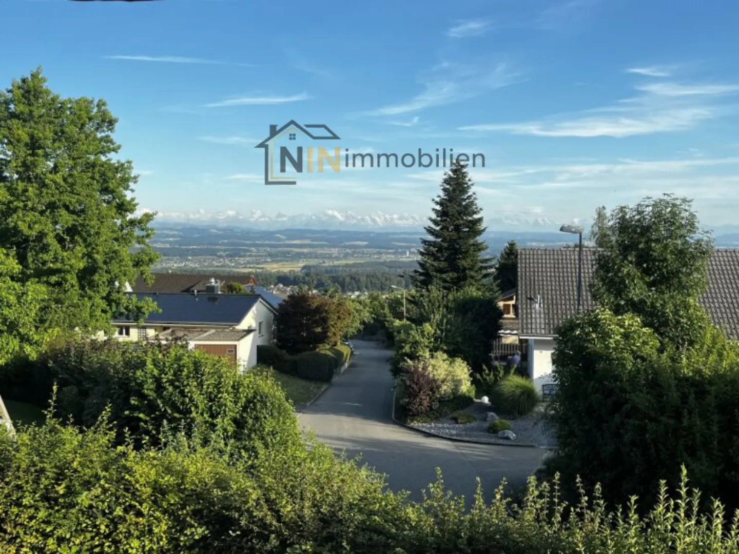 Charming with Alpine View - Photo 2 of 6