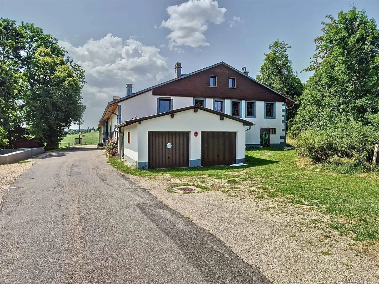 Casa in stile villaggio con grande potenziale per ristrutturazioni! - Foto 1 di 13