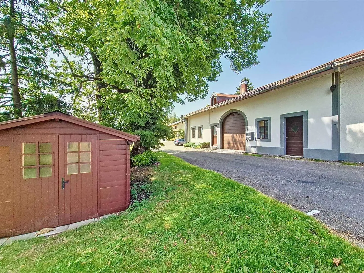 Casa in stile villaggio con grande potenziale per ristrutturazioni! - Foto 2 di 13