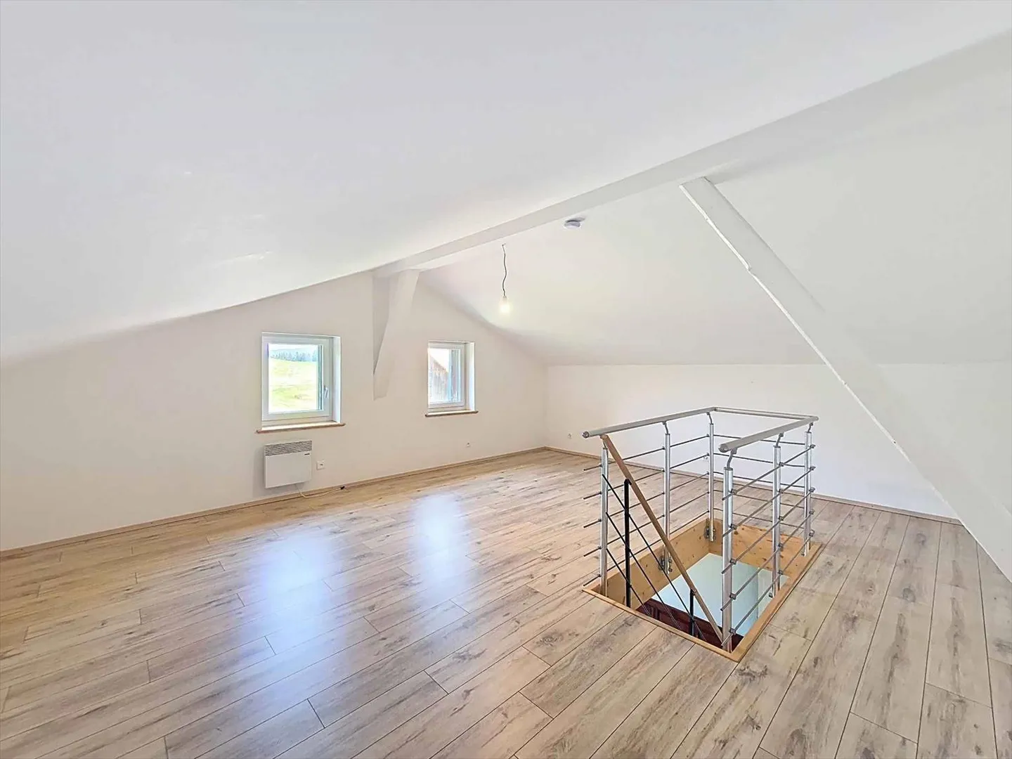 Casa in stile villaggio con grande potenziale per ristrutturazioni! - Foto 4 di 13