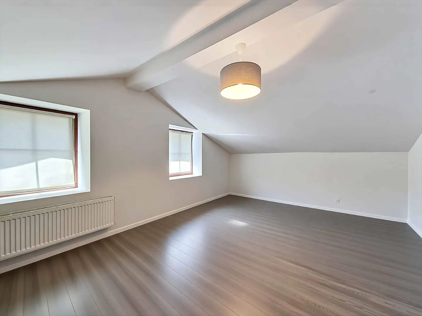 Casa in stile villaggio con grande potenziale per ristrutturazioni! - Foto 9 di 13