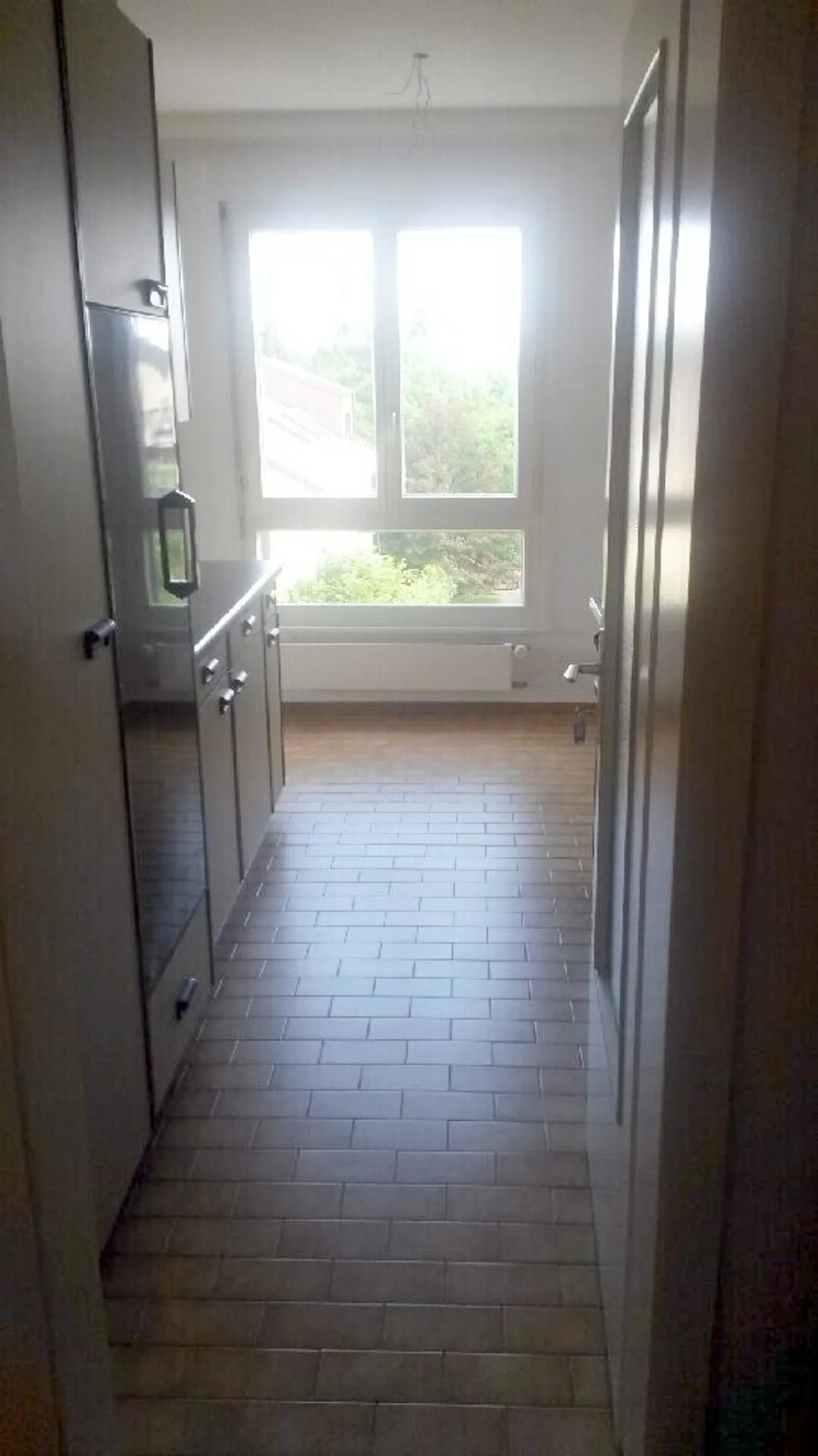 2.5 rooms in a very family-friendly neighborhood close to all amenities - Photo 5 of 12