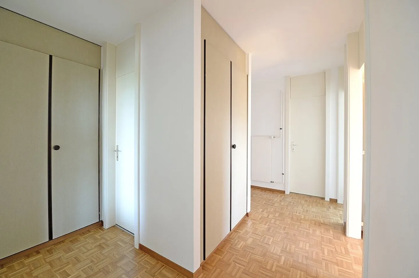 2.5 rooms in a very family-friendly neighborhood close to all amenities - Photo 7 of 12