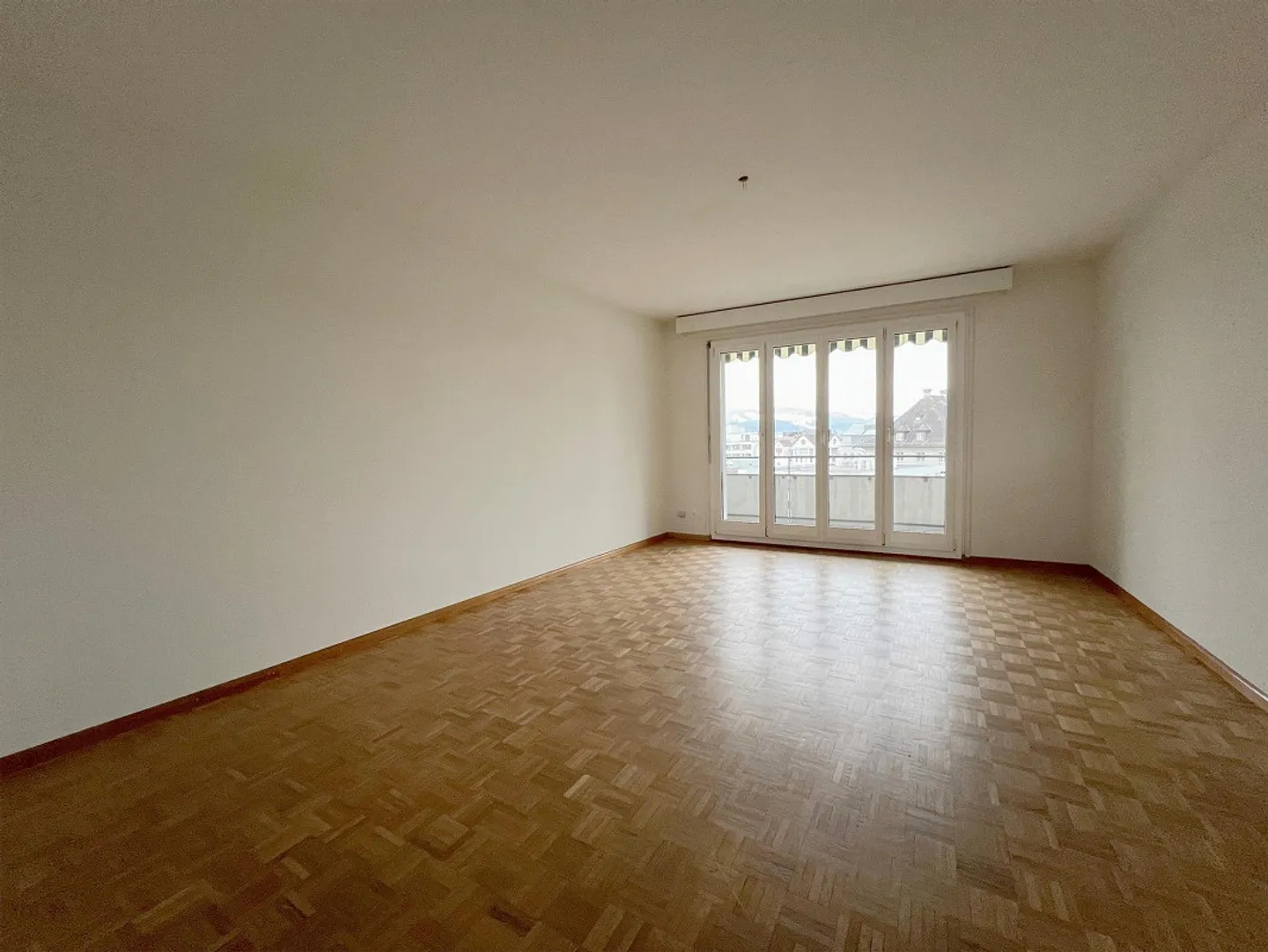 In the heart of Rapperswil with a brilliant view - ideal single apartment - Photo 3 of 6