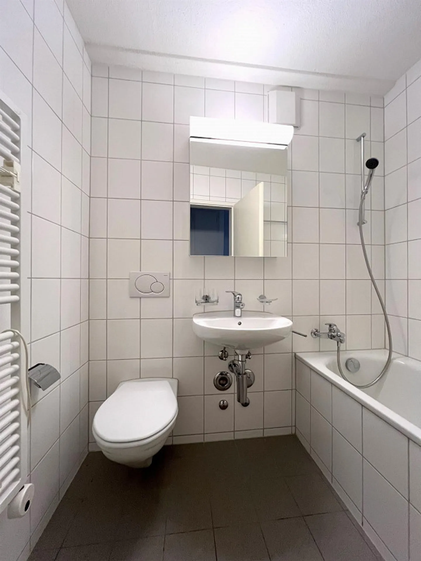 In the heart of Rapperswil with a brilliant view - ideal single apartment - Photo 5 of 6