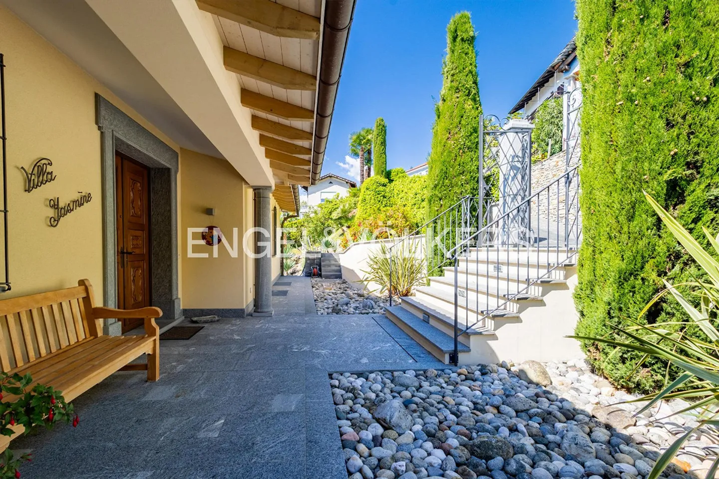 Villa esclusiva con piscina e vista mozzafiato sul lago - Foto 3 di 20