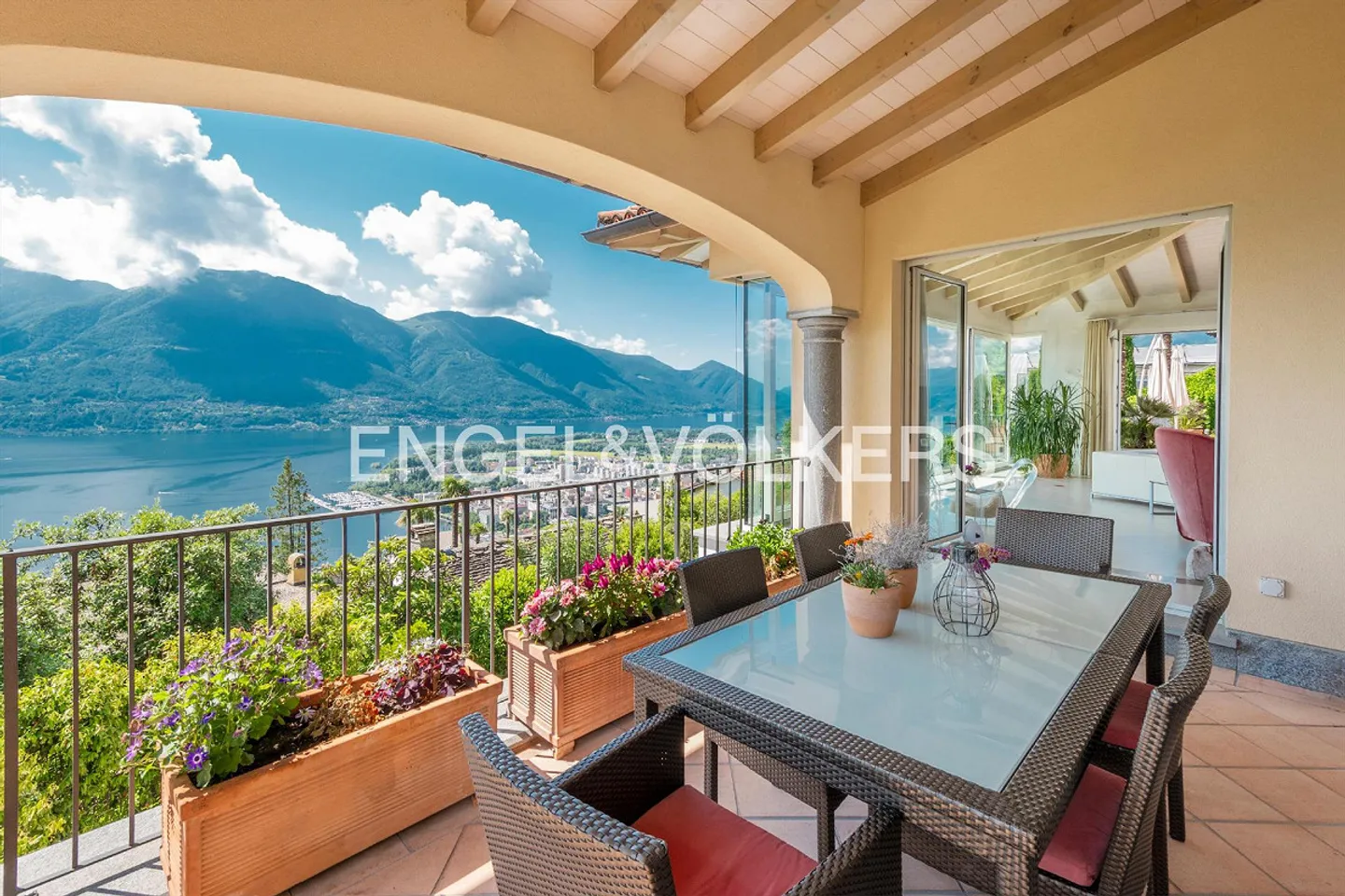 Villa esclusiva con piscina e vista mozzafiato sul lago - Foto 7 di 20