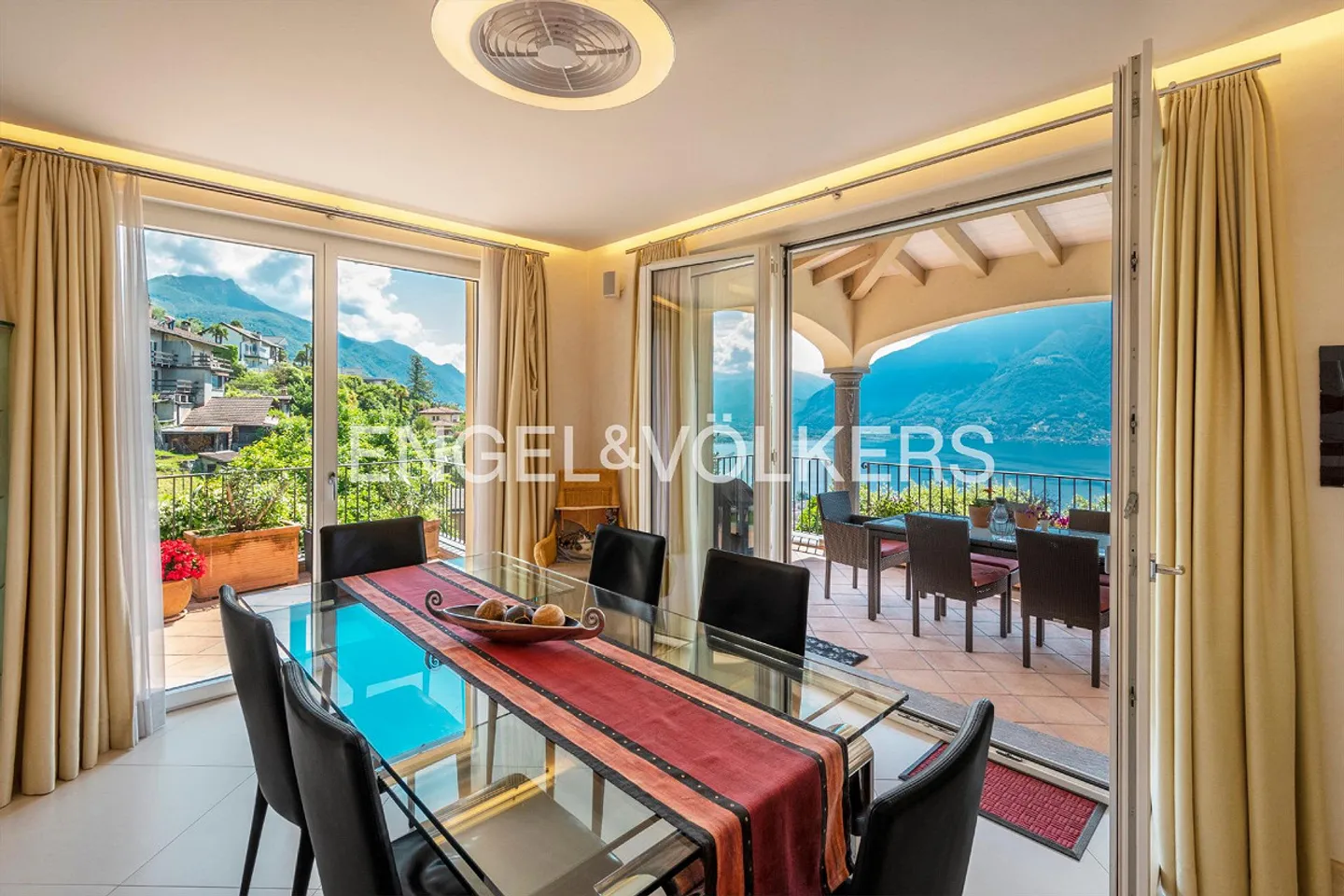 Villa esclusiva con piscina e vista mozzafiato sul lago - Foto 8 di 20