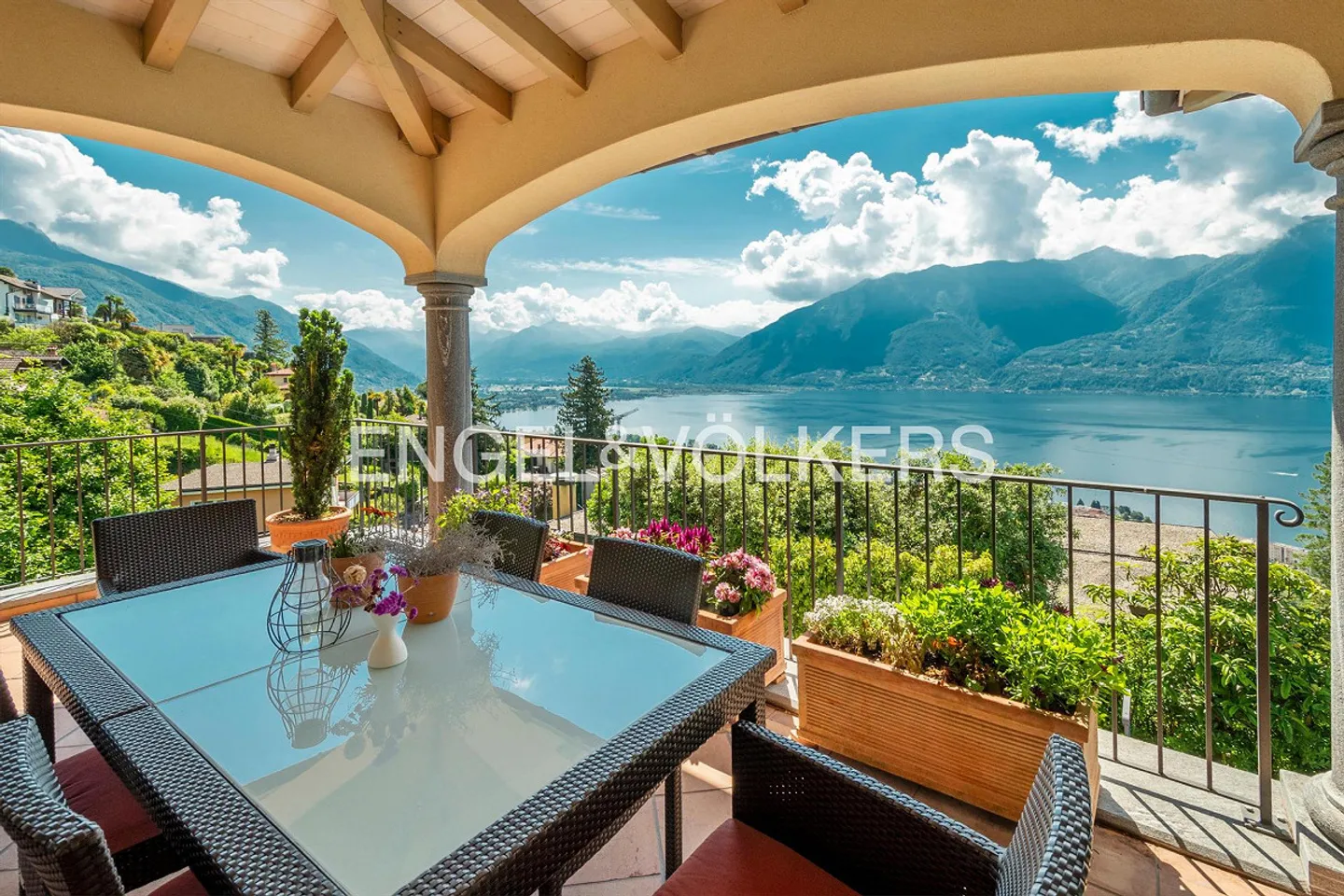 Villa esclusiva con piscina e vista mozzafiato sul lago - Foto 9 di 20