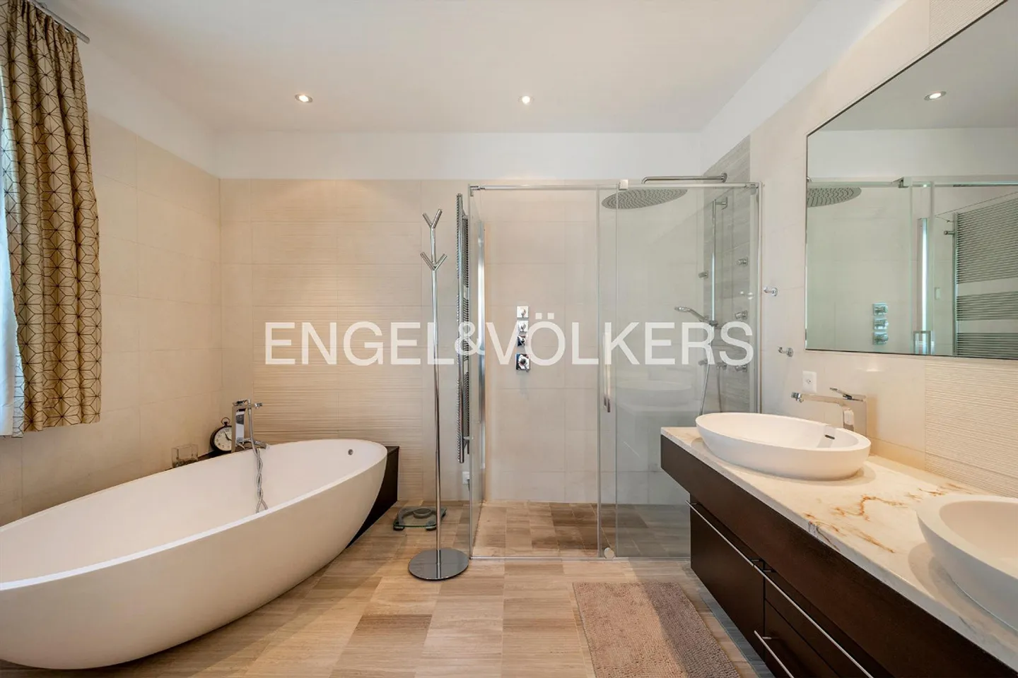 Villa esclusiva con piscina e vista mozzafiato sul lago - Foto 11 di 20