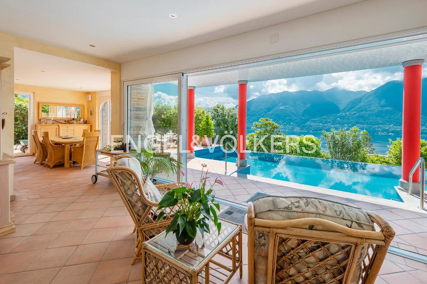Villa esclusiva con piscina e vista mozzafiato sul lago - Foto 15 di 20