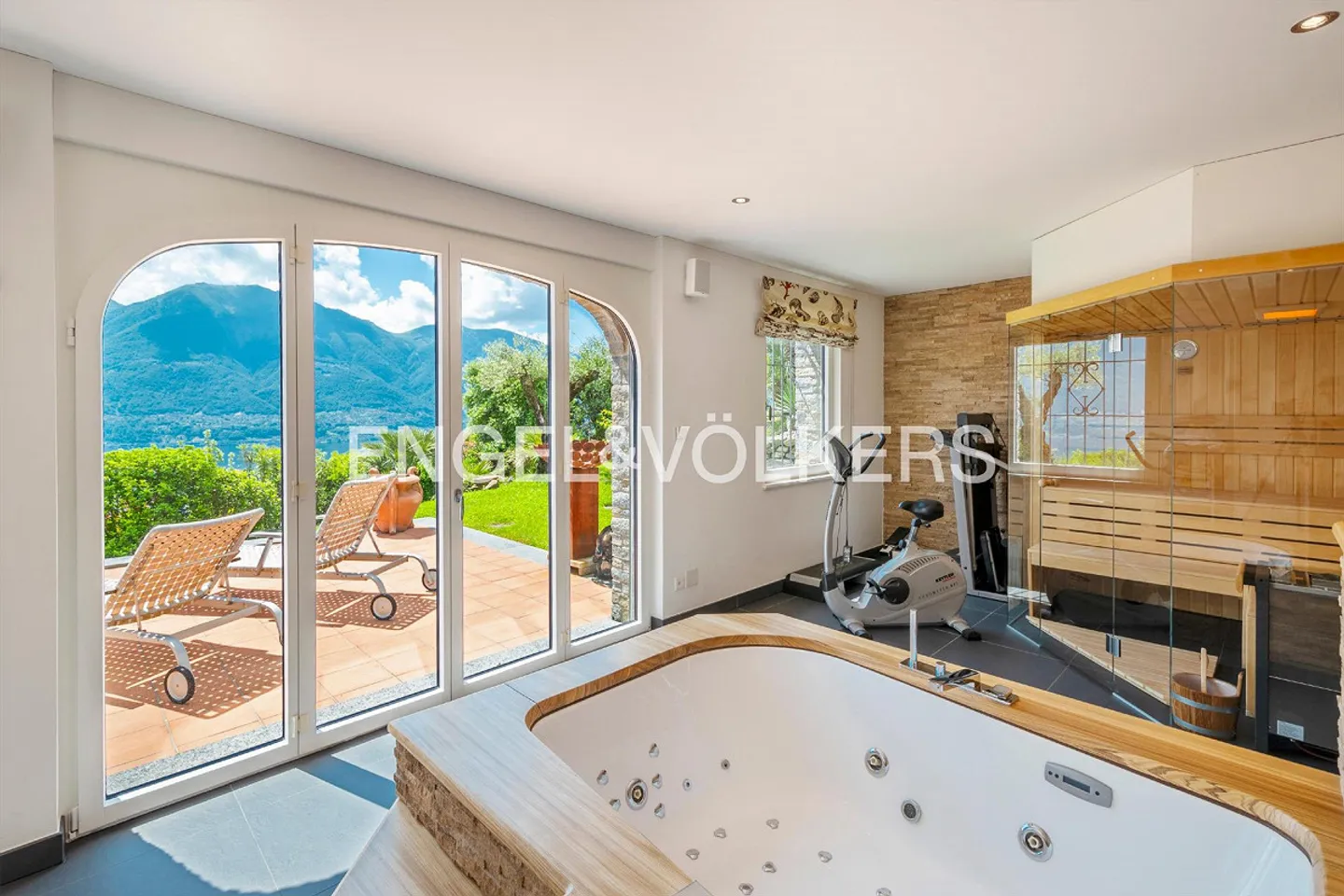 Villa esclusiva con piscina e vista mozzafiato sul lago - Foto 17 di 20